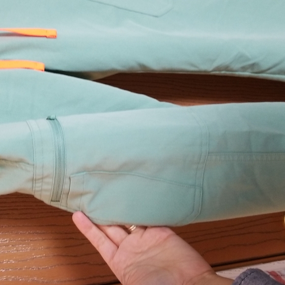 Figs Seafoam Green Yola Zip Pocket Scrub Bottoms Pants TW2000T XS Tall - Picture 5 of 12